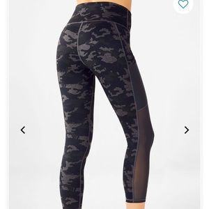 Fabletics Mila Pocket Capri